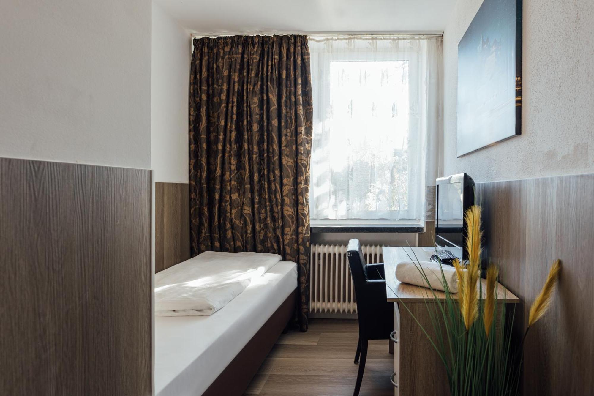 Standard Single Room,1527843235:JPEG